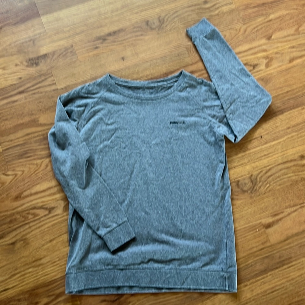 PATAGONIA GRAY SMALL LONG SLEEVE TEE SHIRT